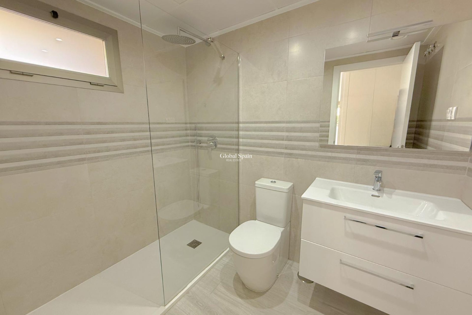 Revente - APPARTEMENT -
ORIHUELA COSTA - La Zenia