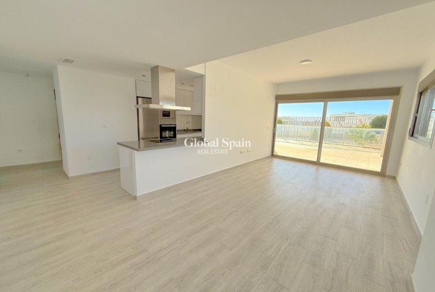 Revente - APPARTEMENT -
ORIHUELA COSTA - La Zenia