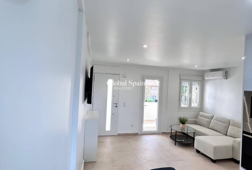 Revente - APPARTEMENT -
ORIHUELA COSTA - La Zenia
