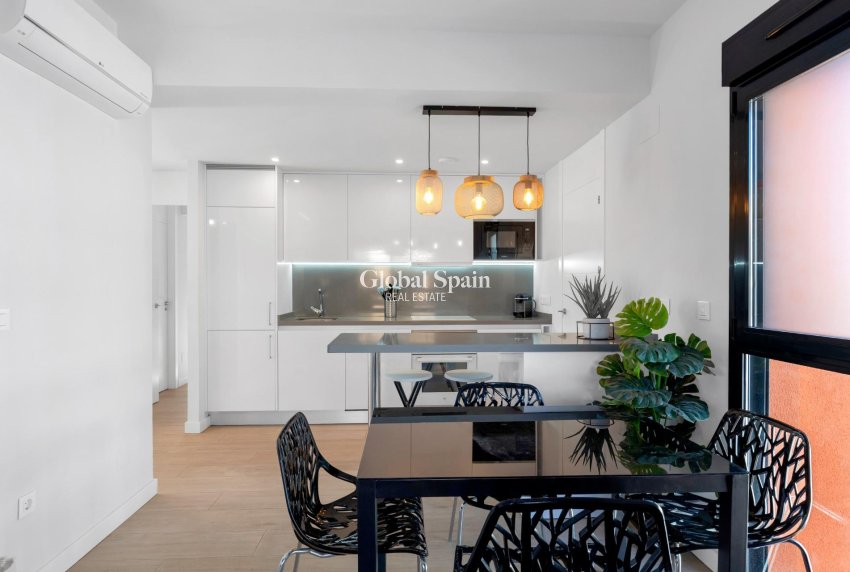 Revente - APPARTEMENT -
ORIHUELA COSTA - Las Filipinas