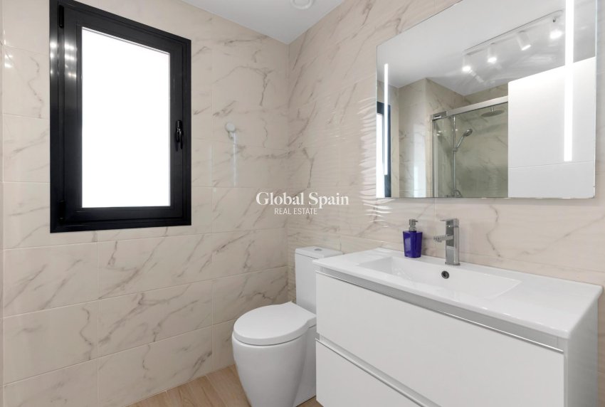 Revente - APPARTEMENT -
ORIHUELA COSTA - Las Filipinas