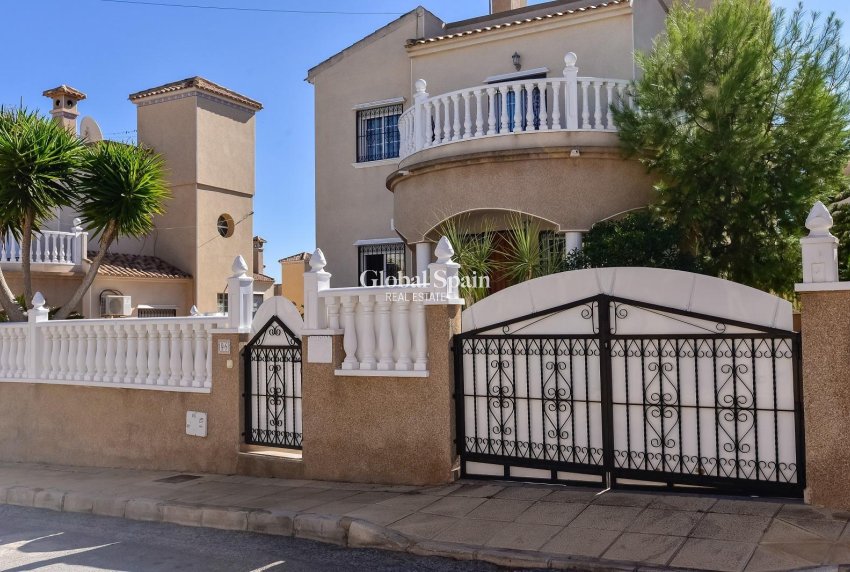 Revente - APPARTEMENT -
ORIHUELA COSTA - Las Filipinas