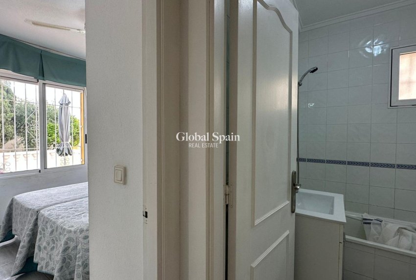 Revente - APPARTEMENT -
ORIHUELA COSTA - Los Almendros-la Florida