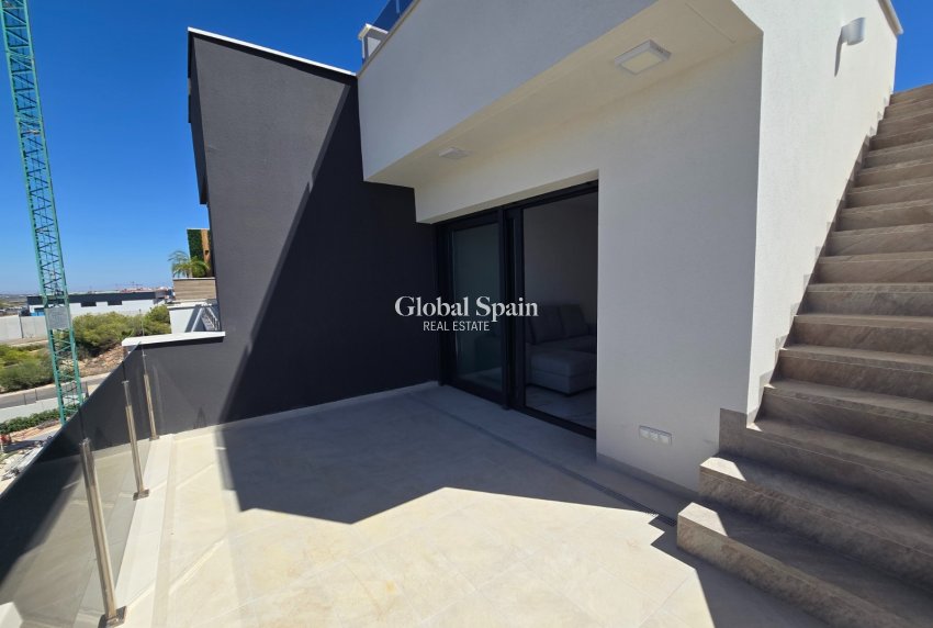 Revente - APPARTEMENT -
ORIHUELA COSTA - Los Altos *