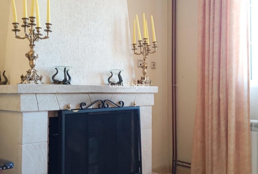 Revente - APPARTEMENT -
ORIHUELA COSTA - Pau 26