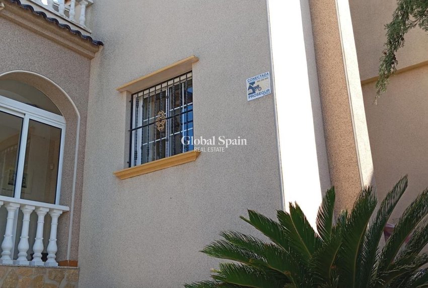 Revente - APPARTEMENT -
ORIHUELA COSTA - Pau 26