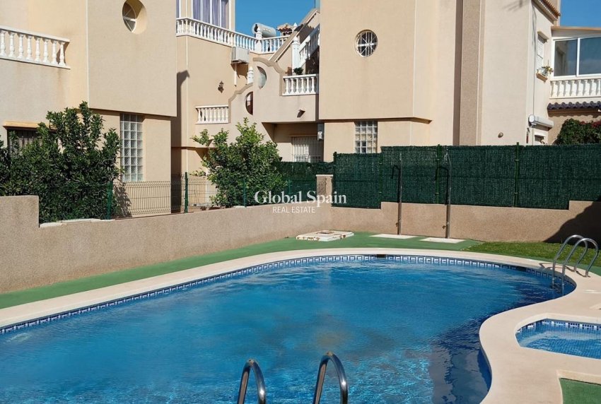 Revente - APPARTEMENT -
ORIHUELA COSTA - Pau 26