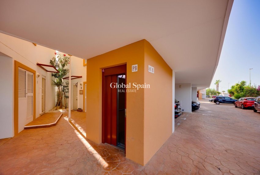 Revente - APPARTEMENT -
ORIHUELA COSTA - Playa Flamenca