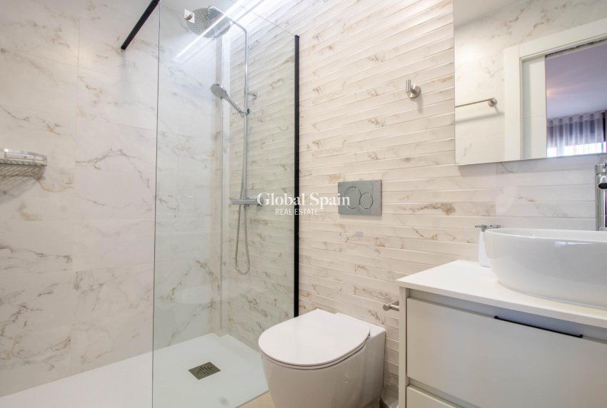 Revente - Appartement -
ORIHUELA COSTA - Punta Prima