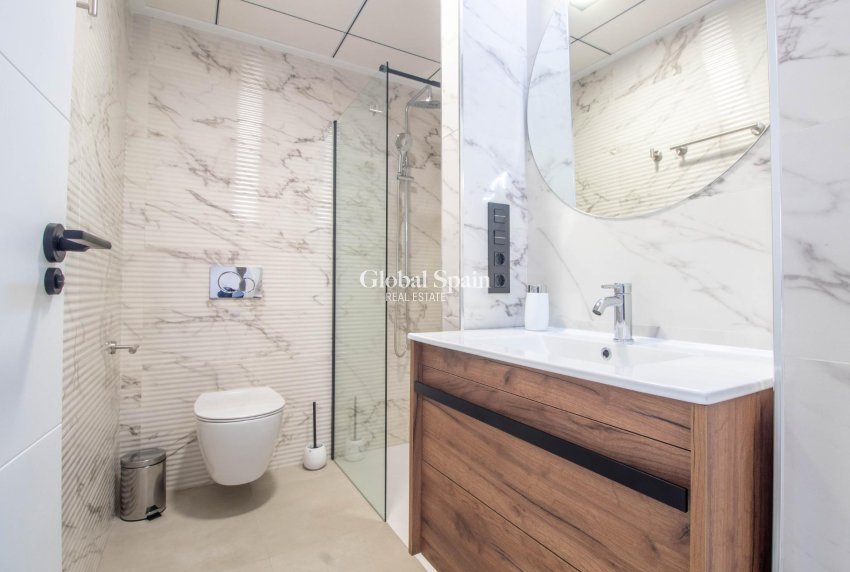 Revente - Appartement -
ORIHUELA COSTA - Punta Prima