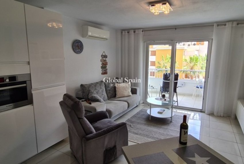 Revente - APPARTEMENT -
ORIHUELA COSTA - Punta Prima