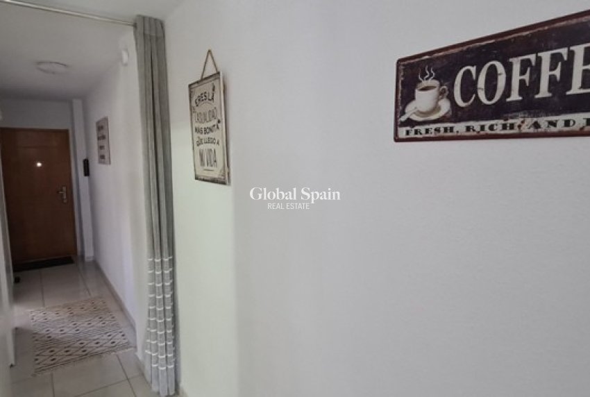 Revente - APPARTEMENT -
ORIHUELA COSTA - Punta Prima