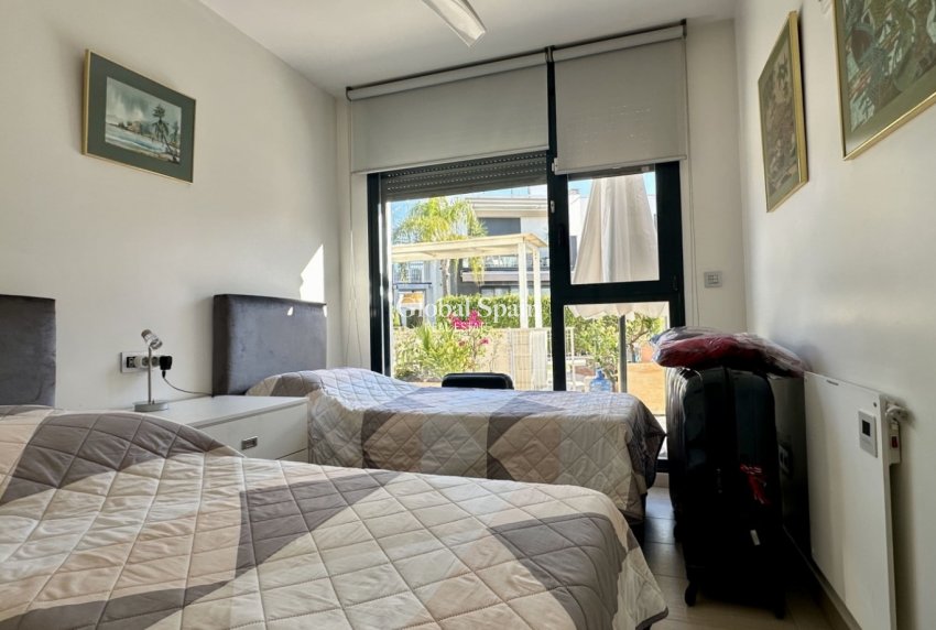 Revente - APPARTEMENT -
ORIHUELA COSTA - Punta Prima