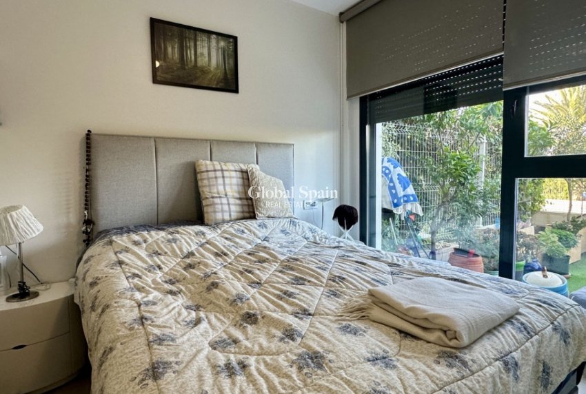 Revente - APPARTEMENT -
ORIHUELA COSTA - Punta Prima