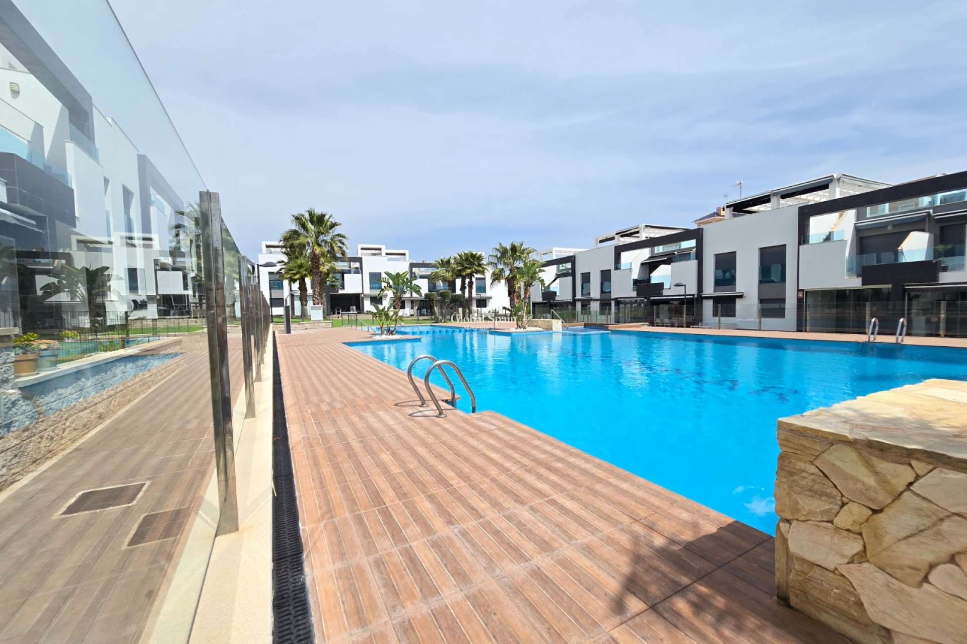 Revente - APPARTEMENT -
ORIHUELA COSTA - Punta Prima *
