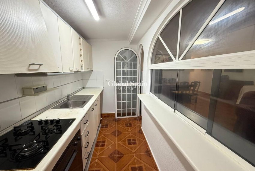 Revente - APPARTEMENT -
ORIHUELA COSTA - Punta Prima