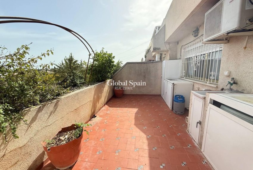 Revente - APPARTEMENT -
ORIHUELA COSTA - Punta Prima