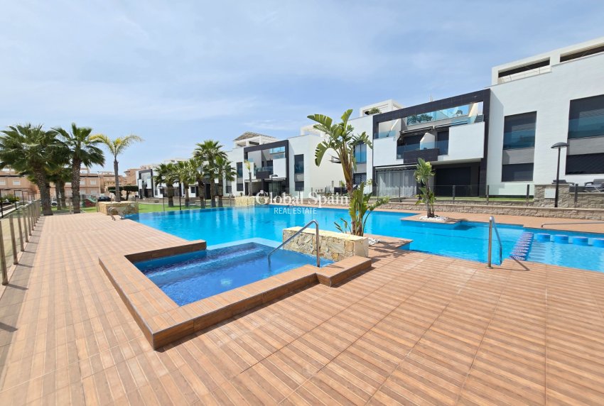 Revente - APPARTEMENT -
ORIHUELA COSTA - Punta Prima *