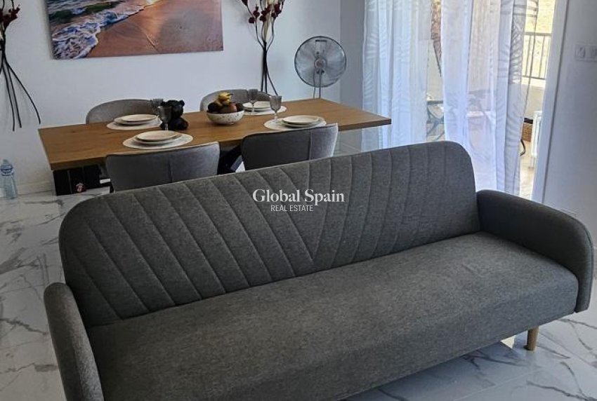 Revente - APPARTEMENT -
ORIHUELA COSTA - Punta Prima