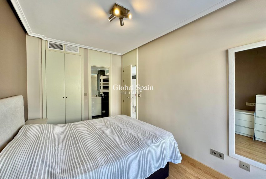 Revente - APPARTEMENT -
ORIHUELA COSTA - Punta Prima
