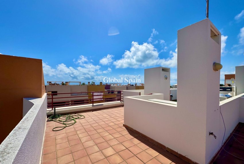Revente - APPARTEMENT -
ORIHUELA COSTA - Punta Prima