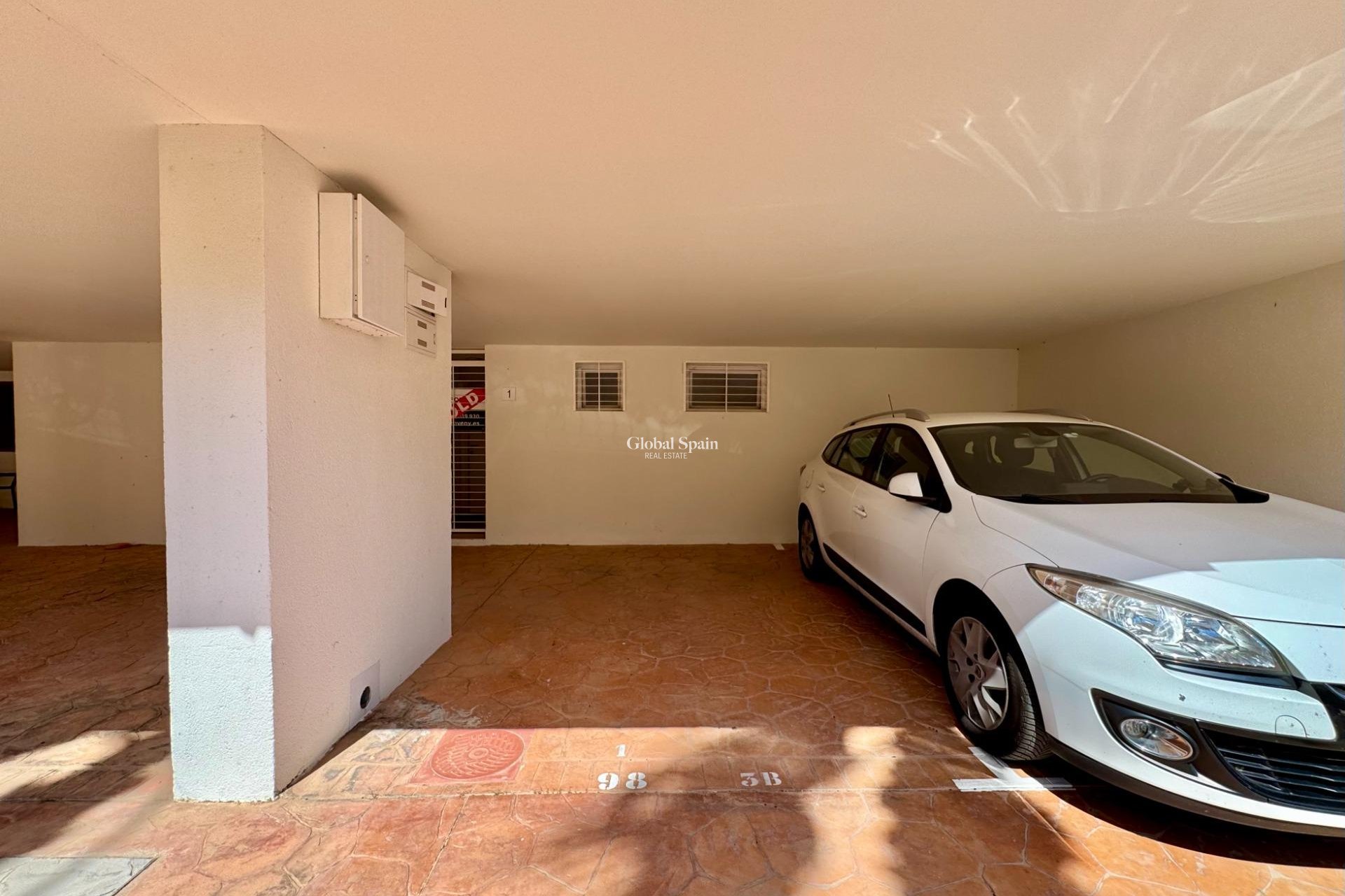 Revente - APPARTEMENT -
ORIHUELA COSTA - Punta Prima