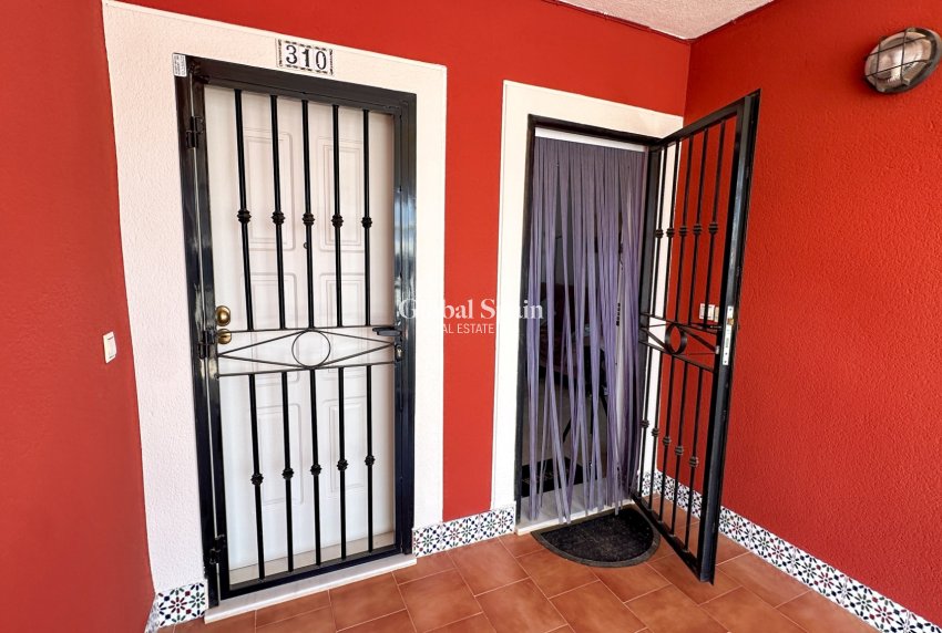 Revente - APPARTEMENT -
ORIHUELA COSTA - Punta Prima