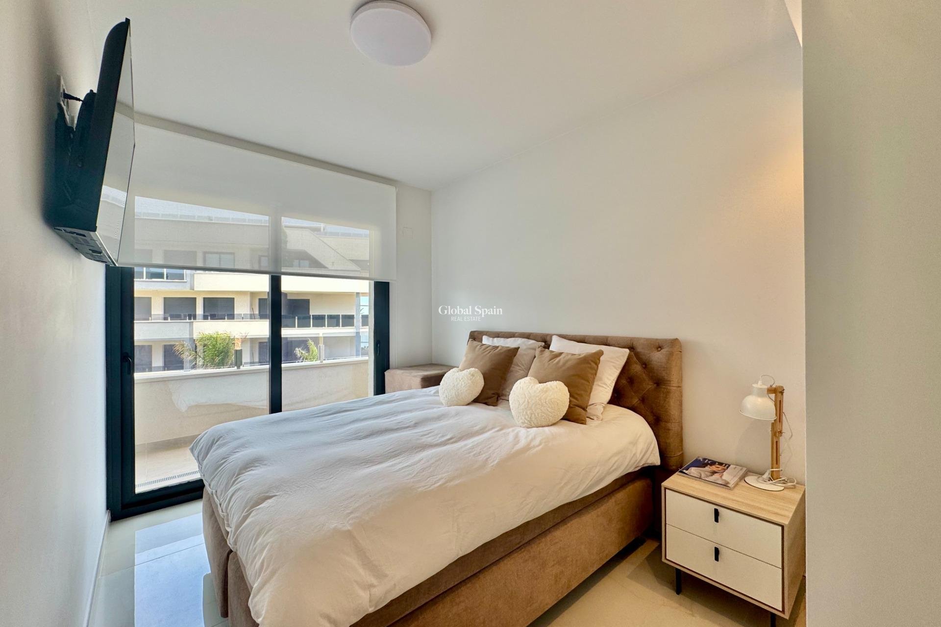 Revente - APPARTEMENT -
ORIHUELA COSTA - Punta Prima