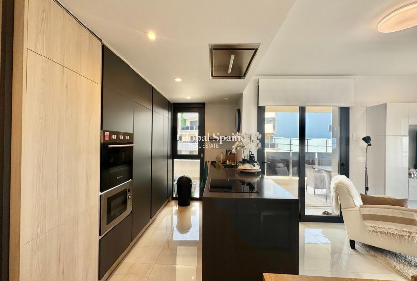 Revente - APPARTEMENT -
ORIHUELA COSTA - Punta Prima