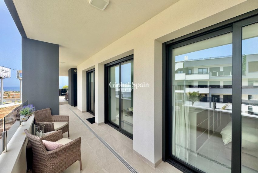 Revente - APPARTEMENT -
ORIHUELA COSTA - Punta Prima