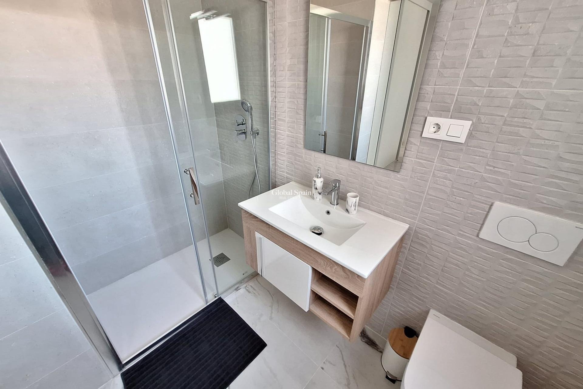 Revente - APPARTEMENT -
ORIHUELA COSTA - Punta Prima
