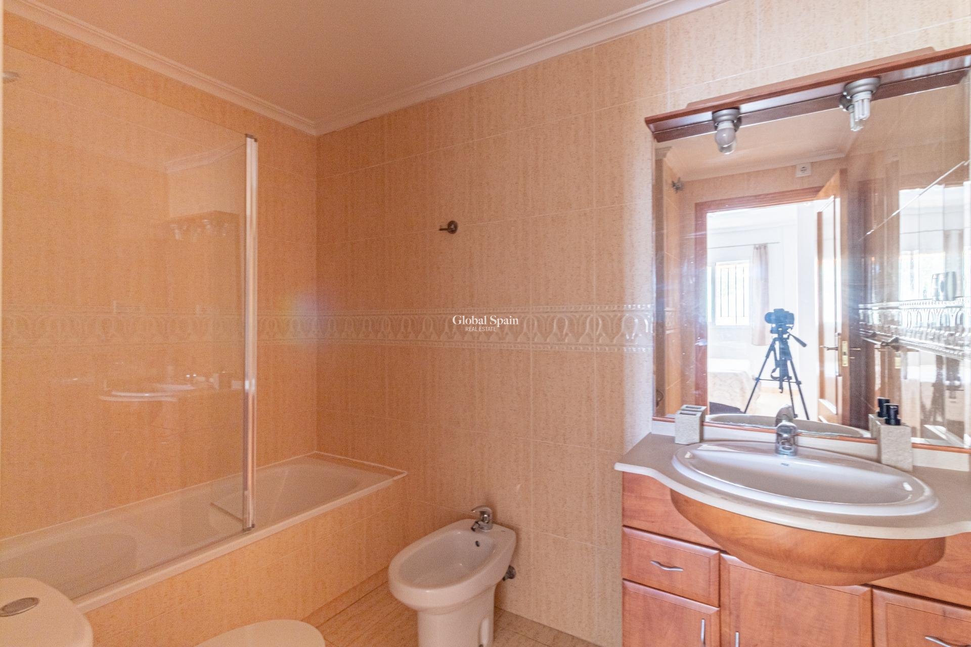 Revente - APPARTEMENT -
ORIHUELA COSTA - Punta Prima