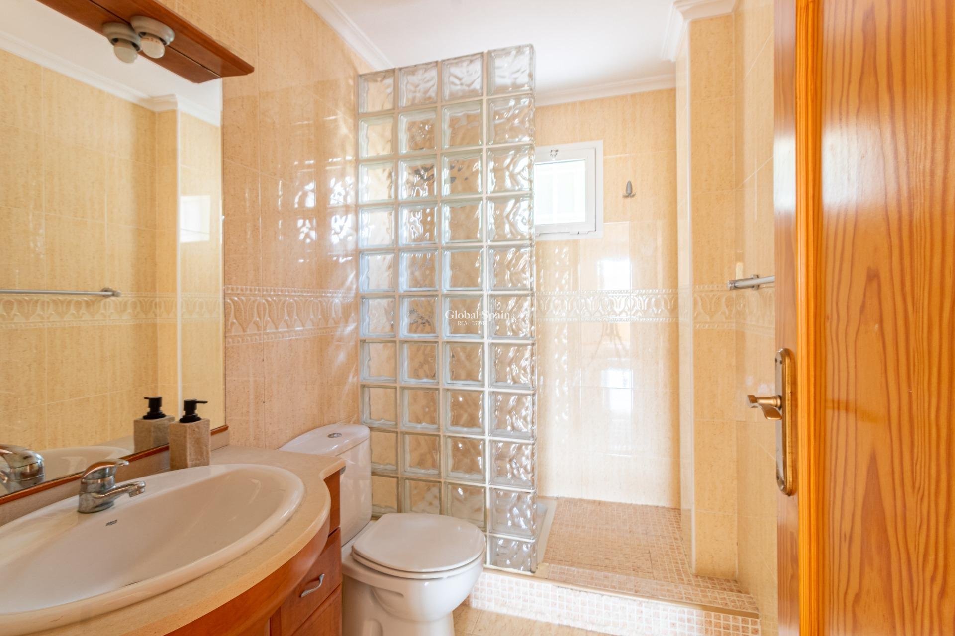 Revente - APPARTEMENT -
ORIHUELA COSTA - Punta Prima