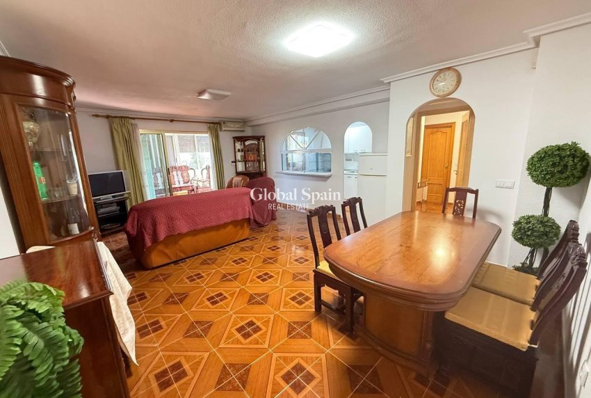 Revente - APPARTEMENT -
ORIHUELA COSTA - Punta Prima
