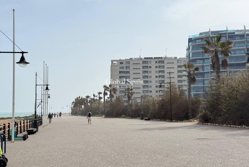 Revente - APPARTEMENT -
ORIHUELA COSTA - Punta Prima