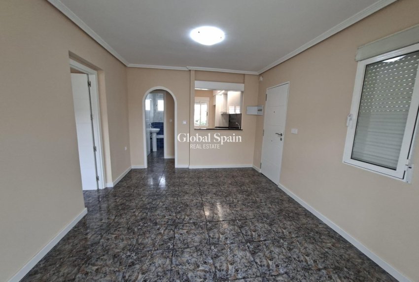 Revente - APPARTEMENT -
ORIHUELA COSTA - Punta Prima