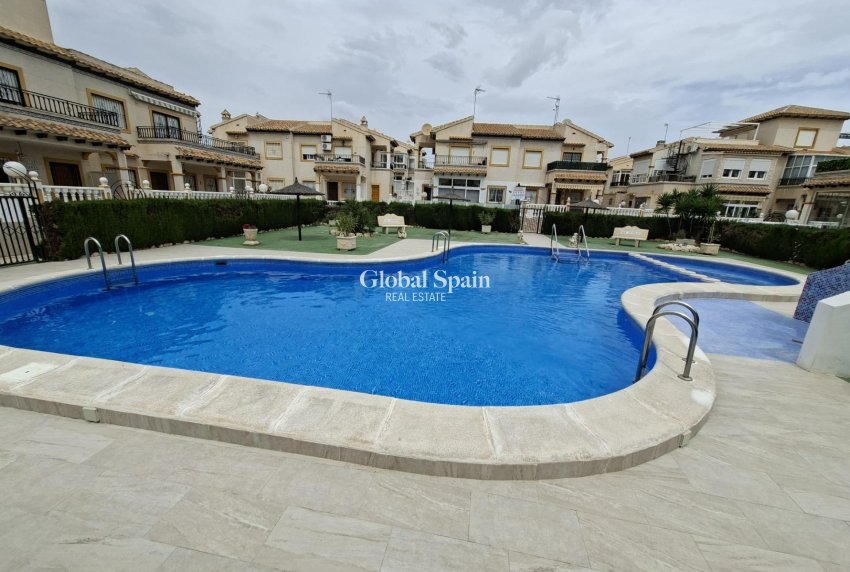 Revente - APPARTEMENT -
ORIHUELA COSTA - Punta Prima