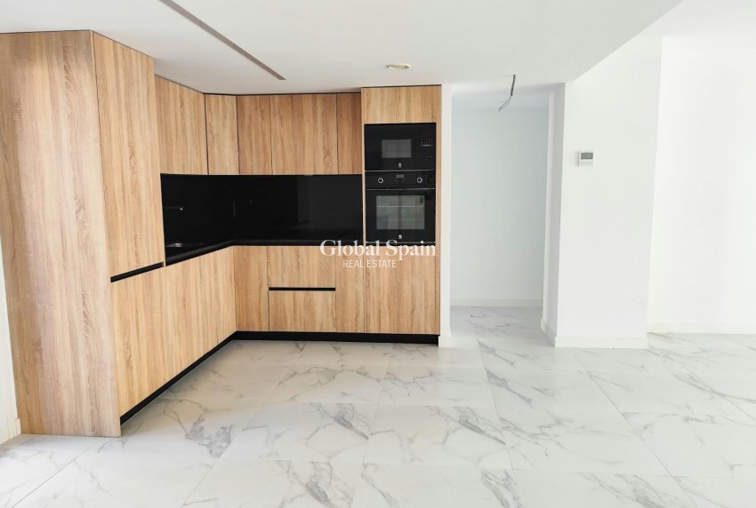 Revente - APPARTEMENT -
ORIHUELA COSTA - Punta Prima