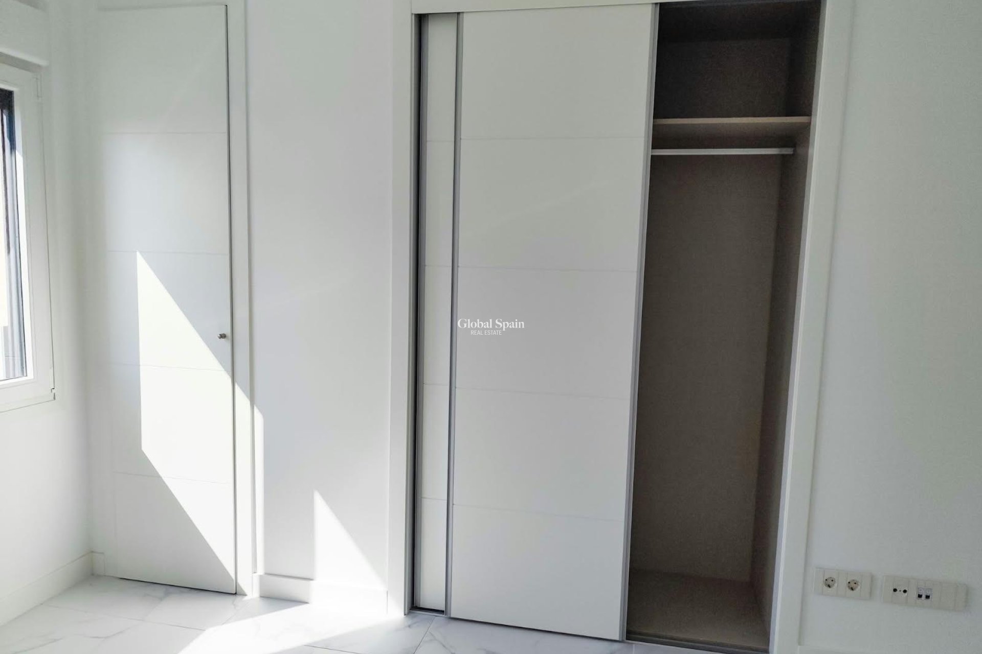 Revente - APPARTEMENT -
ORIHUELA COSTA - Punta Prima