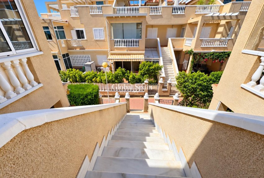 Revente - APPARTEMENT -
ORIHUELA COSTA - Punta Prima