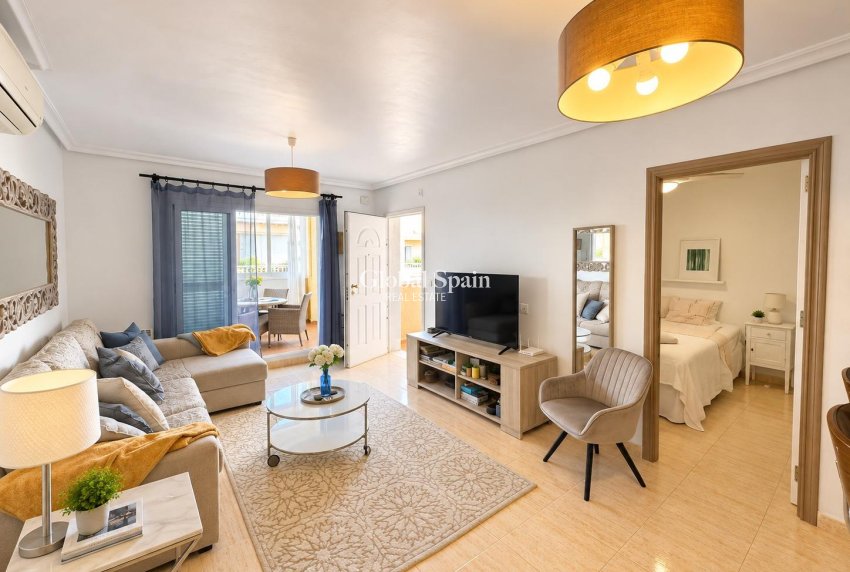 Revente - APPARTEMENT -
ORIHUELA COSTA - Punta Prima