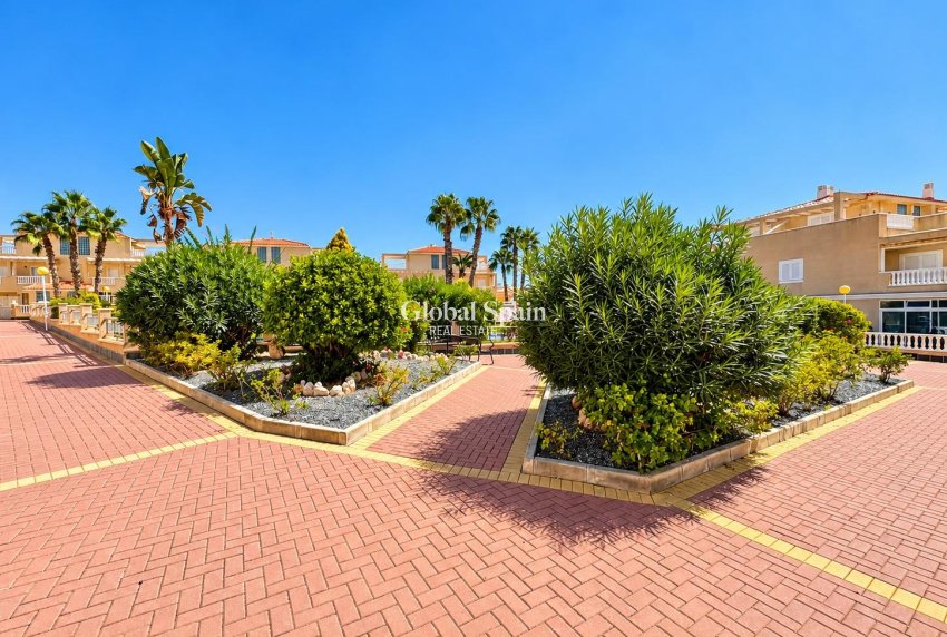 Revente - APPARTEMENT -
ORIHUELA COSTA - Punta Prima