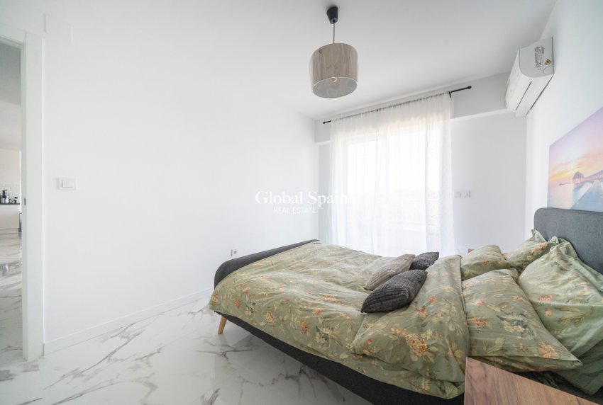 Revente - Appartement -
ORIHUELA COSTA - Punta Prima