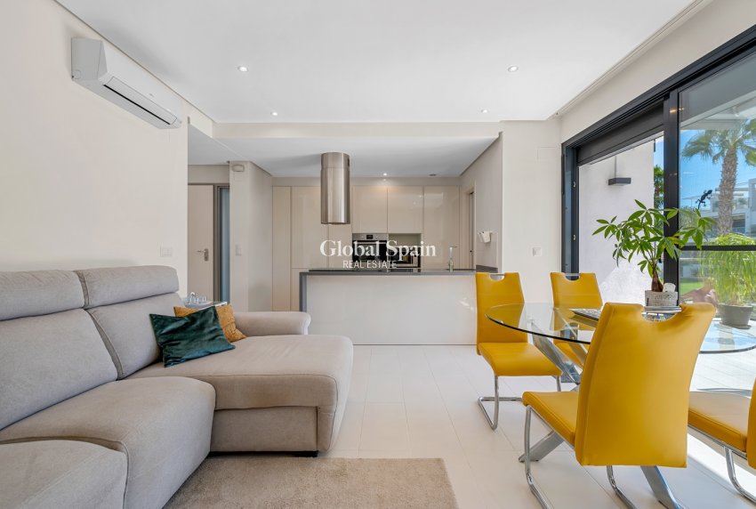 Revente - Appartement -
ORIHUELA COSTA - Punta Prima