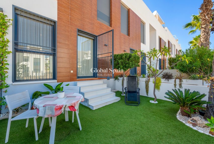 Revente - Appartement -
ORIHUELA COSTA - Punta Prima