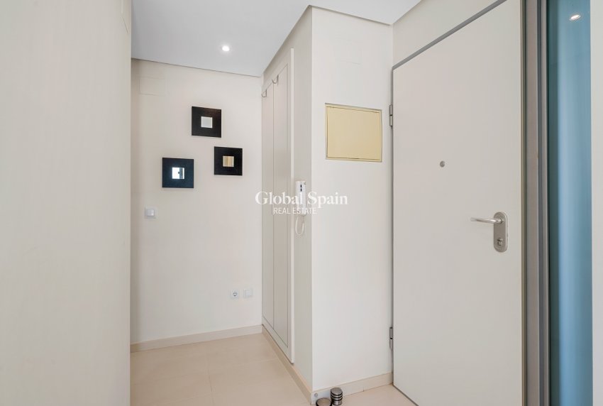 Revente - Appartement -
ORIHUELA COSTA - Punta Prima