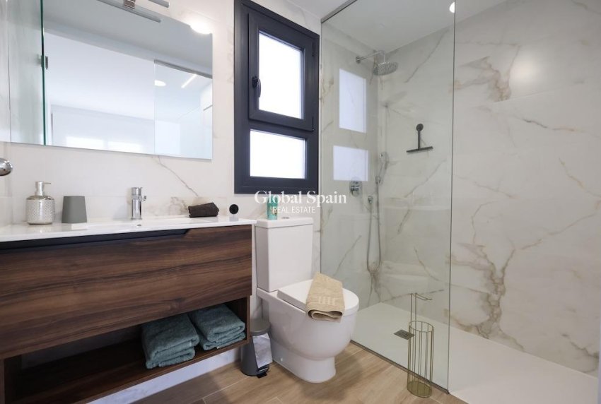 Revente - Appartement -
ORIHUELA COSTA - VILLAMARTÍN