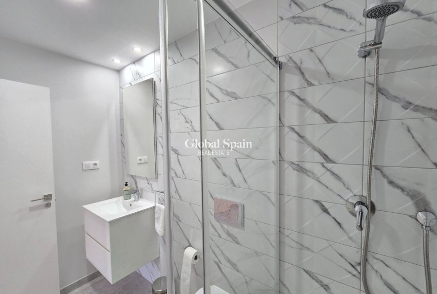 Revente - Appartement -
ORIHUELA COSTA - VILLAMARTÍN