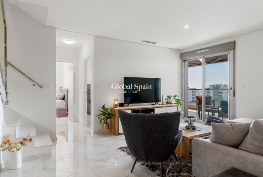 Revente - Appartement -
ORIHUELA COSTA - VILLAMARTÍN