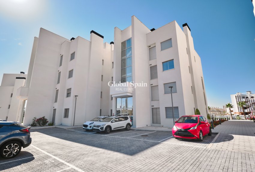Revente - Appartement -
ORIHUELA COSTA - VILLAMARTÍN